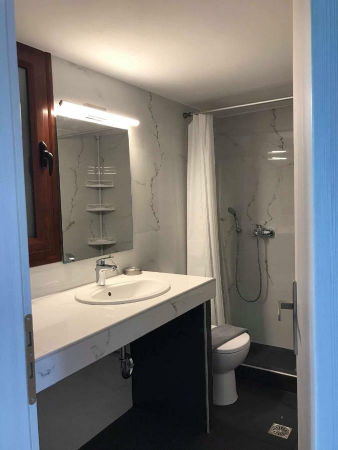 Light Blue Studios 2 Poúlithra المظهر الخارجي الصورة
